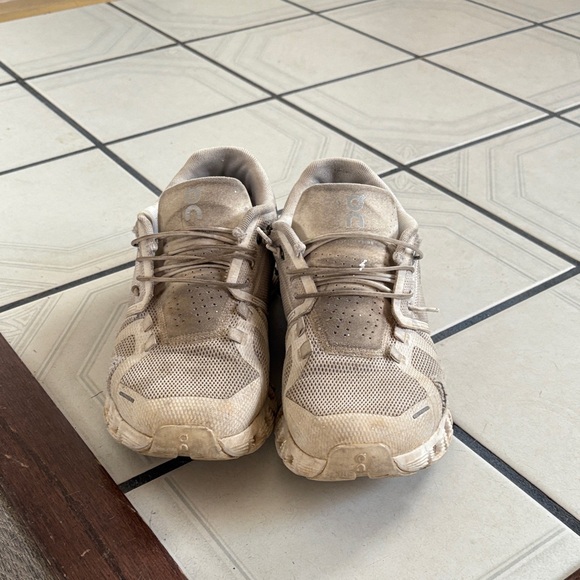 On Cloud Shoes - Picture 1 of 4